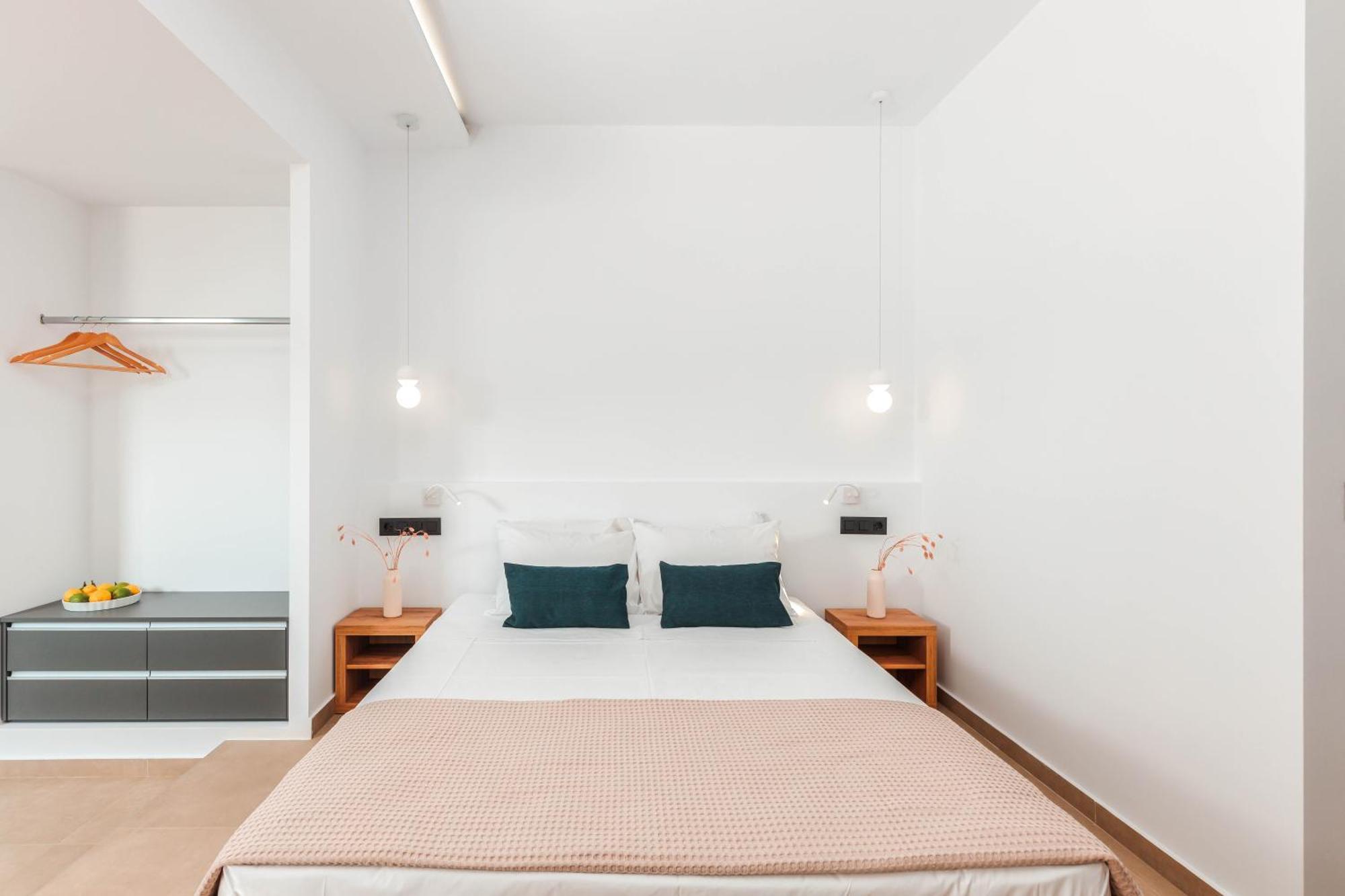 Plakakia Luxury