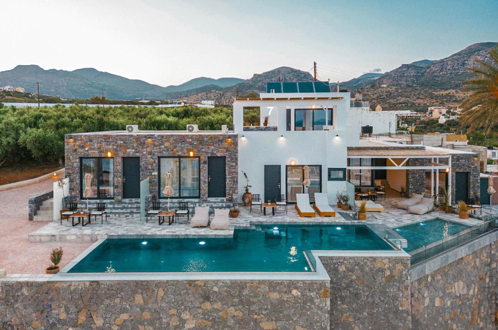 Plakakia Luxury