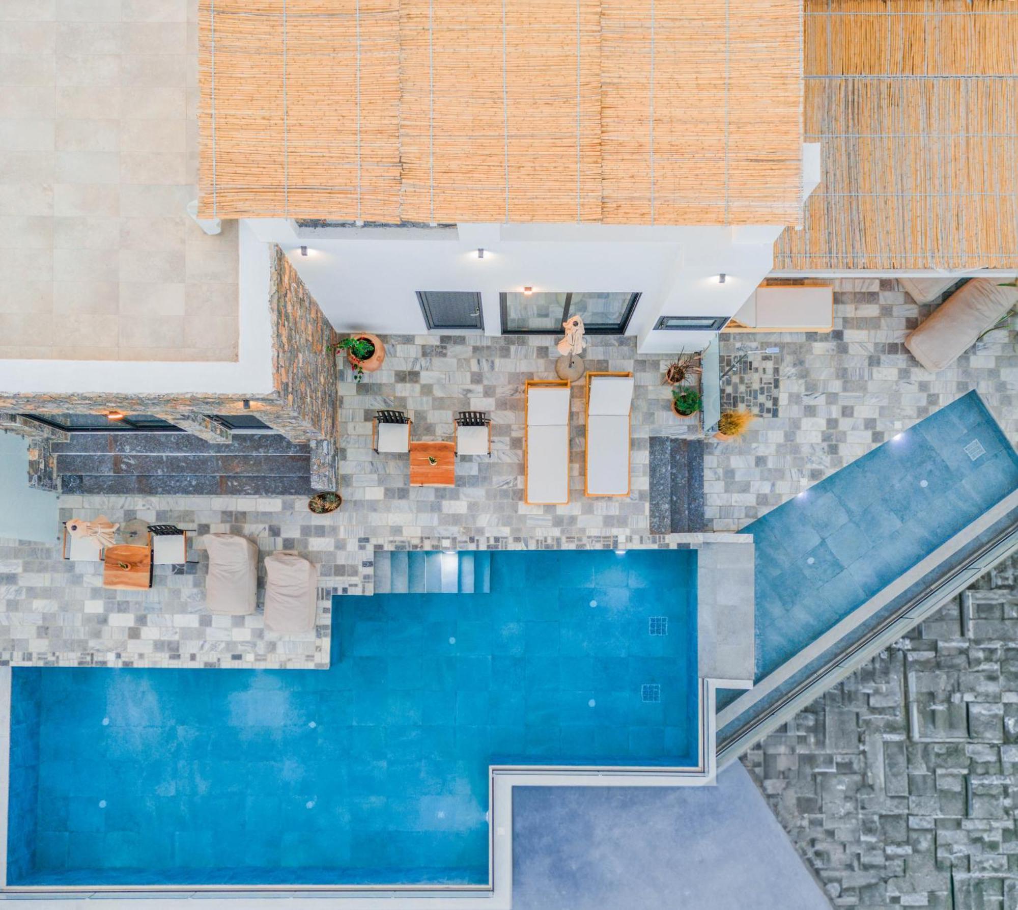 Plakakia Luxury